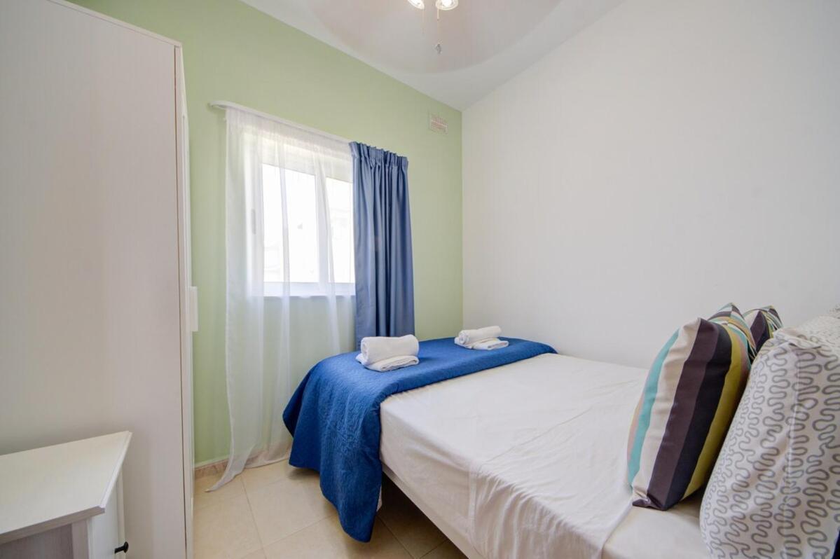 Azure Haven - Gzira Apartments And Penthouse By Shortletsmalta Quarto foto