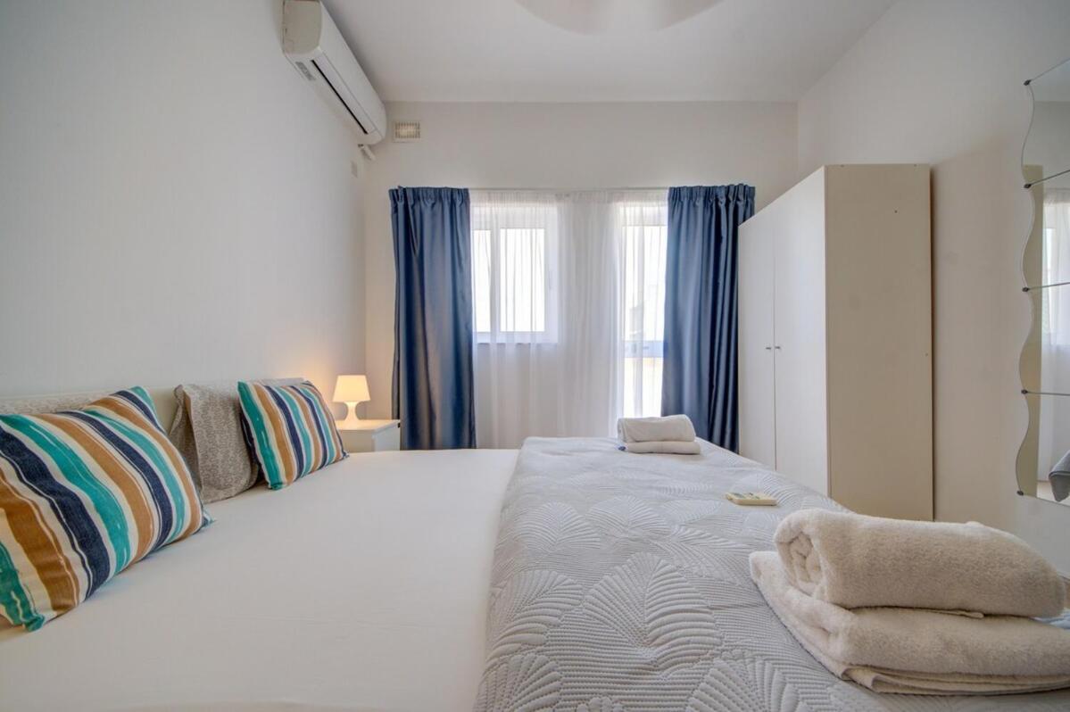 Azure Haven - Gzira Apartments And Penthouse By Shortletsmalta Quarto foto