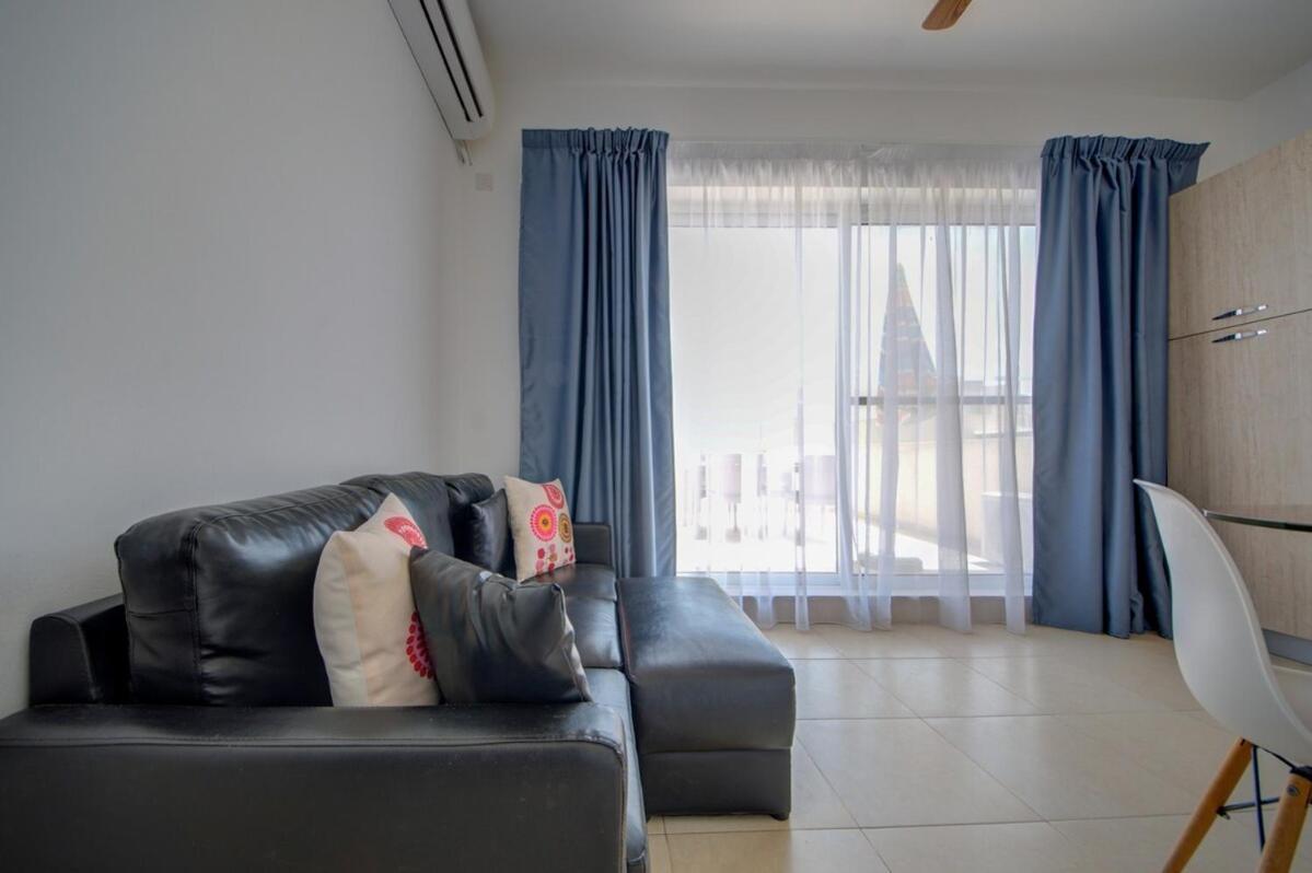 Azure Haven - Gzira Apartments And Penthouse By Shortletsmalta Quarto foto