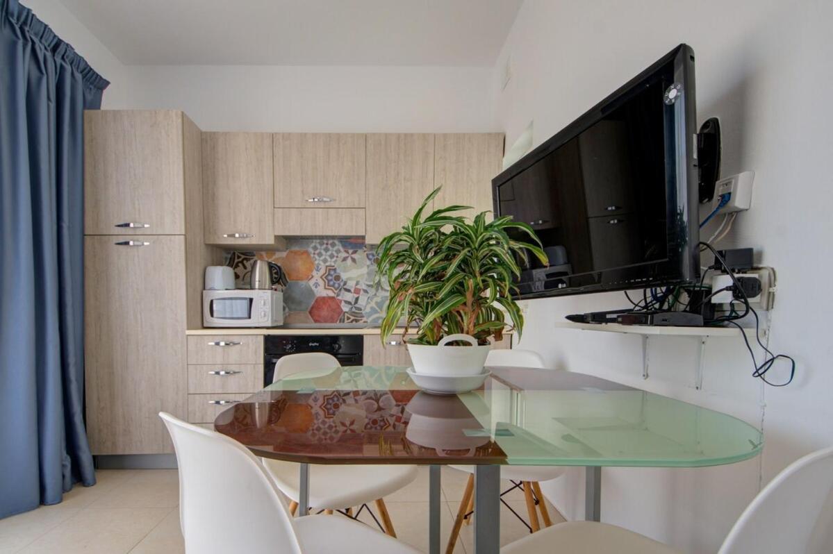 Azure Haven - Gzira Apartments And Penthouse By Shortletsmalta Quarto foto