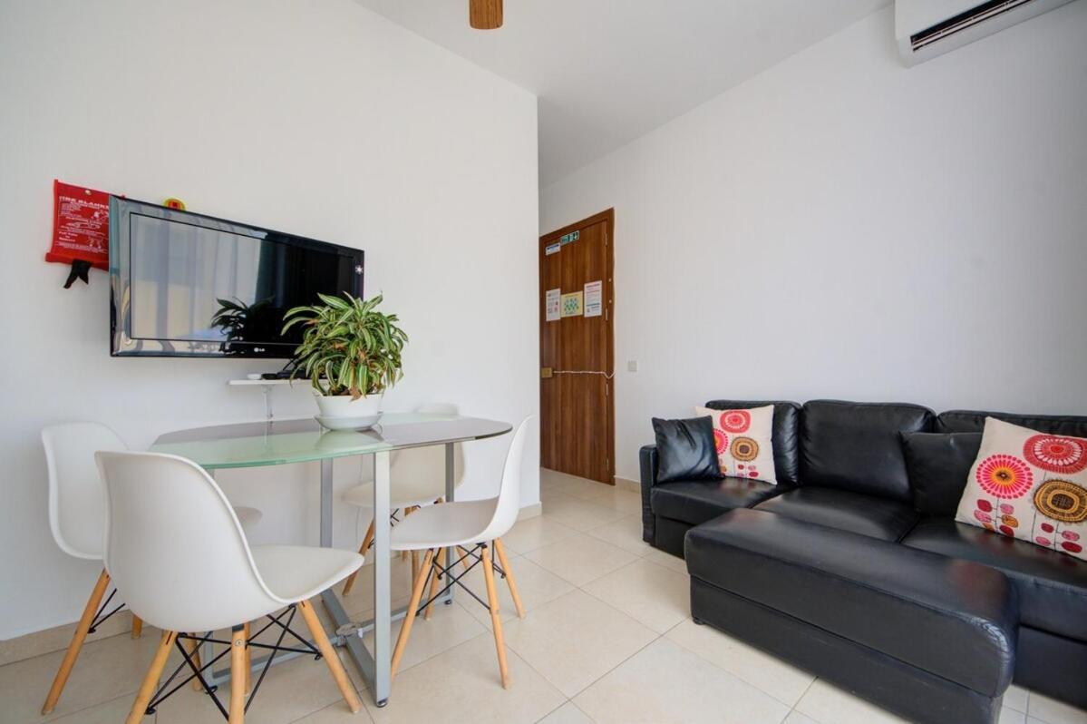 Azure Haven - Gzira Apartments And Penthouse By Shortletsmalta Quarto foto