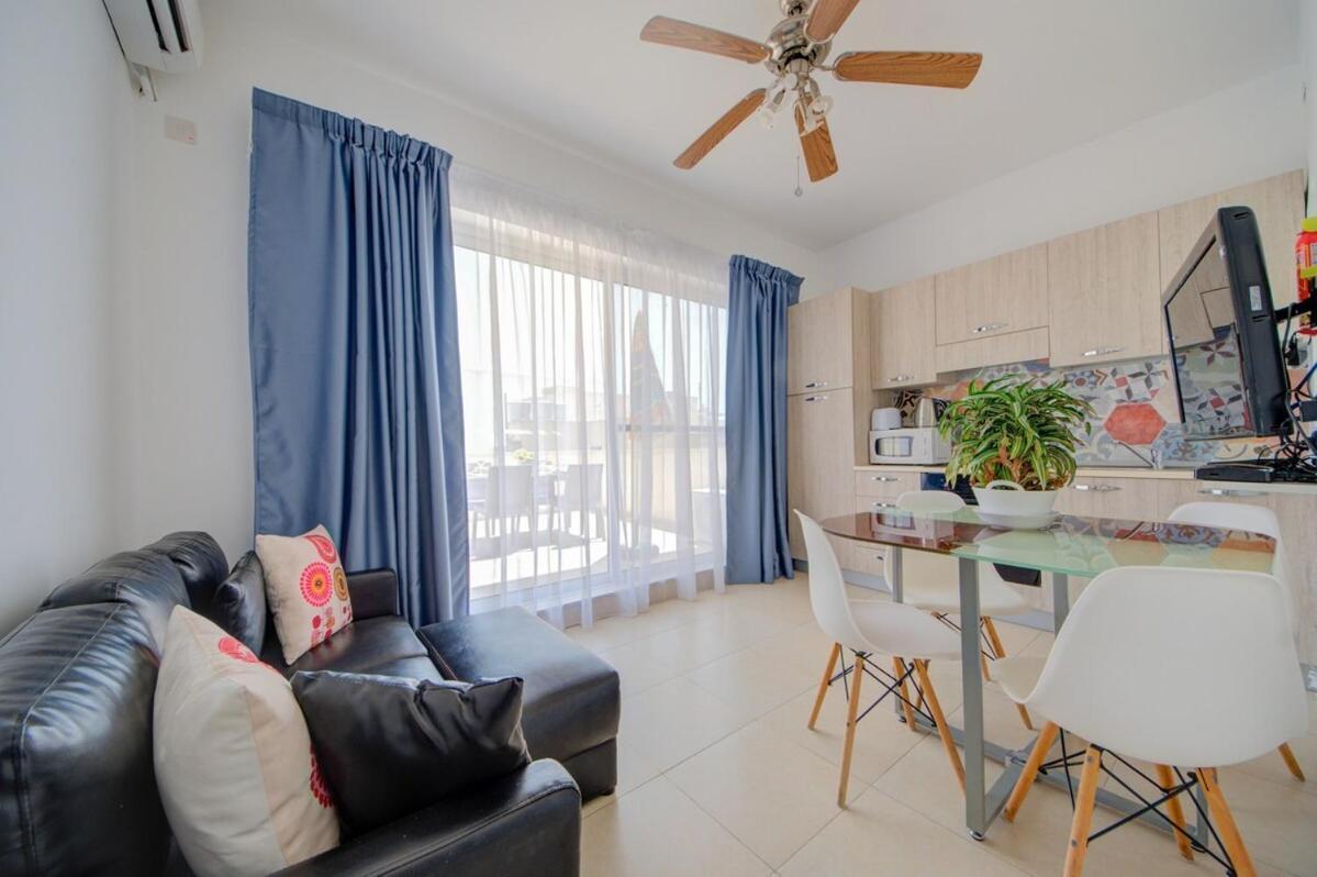 Azure Haven - Gzira Apartments And Penthouse By Shortletsmalta Quarto foto