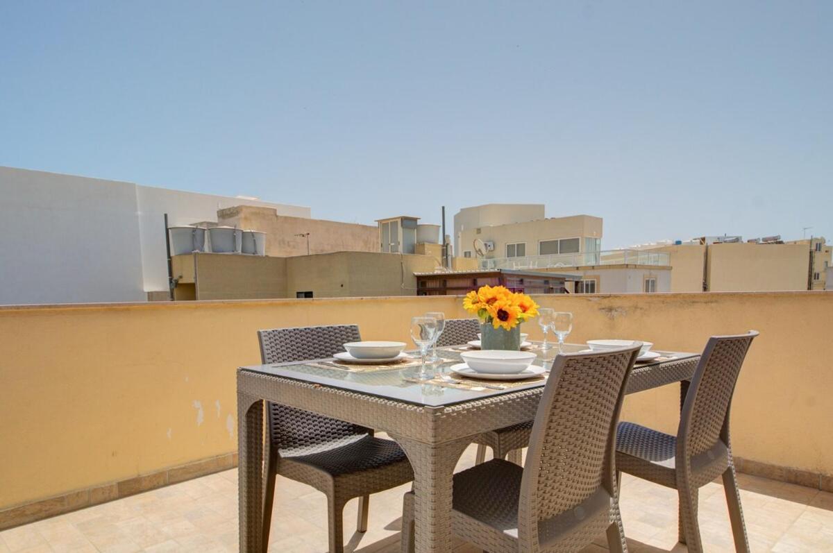 Azure Haven - Gzira Apartments And Penthouse By Shortletsmalta Quarto foto